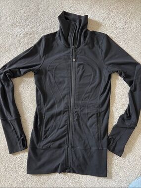 Lululemon define jacket size 4 black with high neck & thumb holes – older style